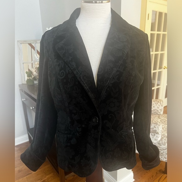 Relativity Jackets & Blazers - Relativity womens long sleeve velvet button up black floral blazer, size L